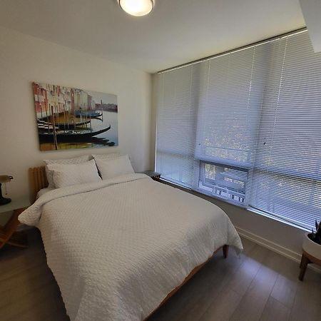 Your Perfect Escape - Modern Landmark Condo In Downtown Calgary - Free Parking- Premium Location Exterior photo