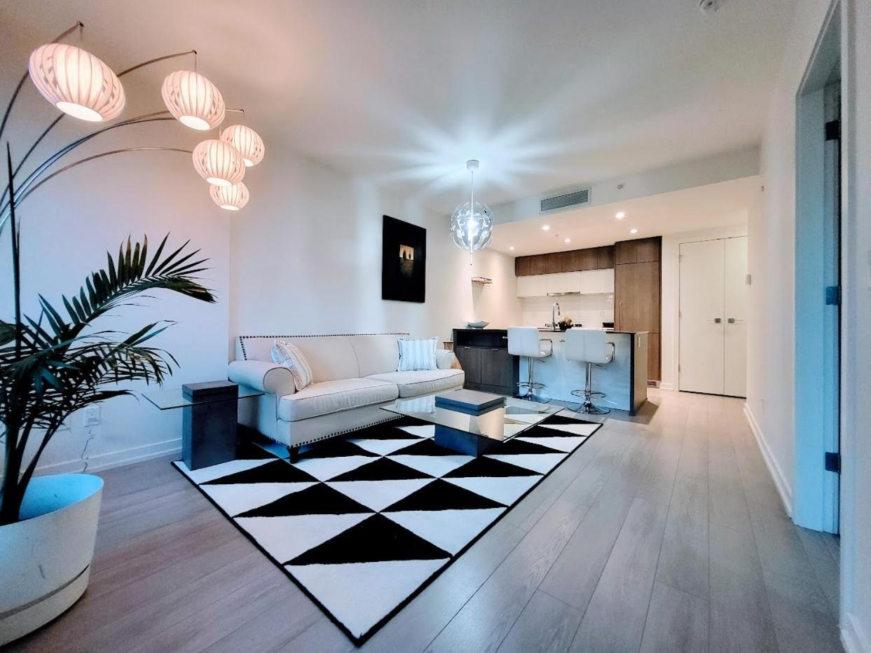 Your Perfect Escape - Modern Landmark Condo In Downtown Calgary - Free Parking- Premium Location Exterior photo