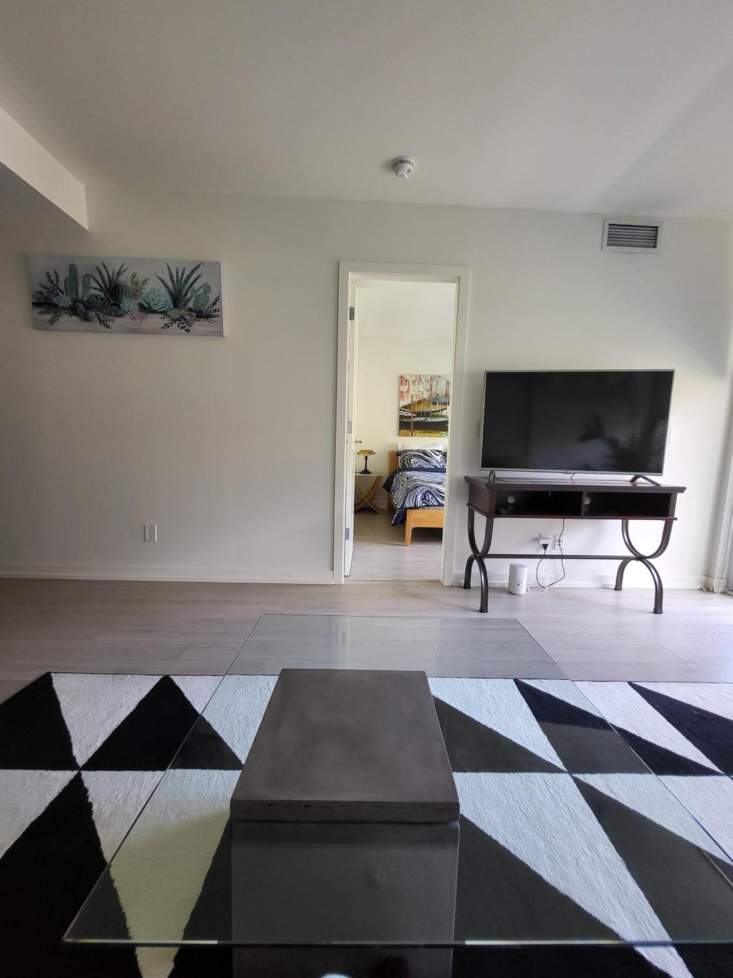 Your Perfect Escape - Modern Landmark Condo In Downtown Calgary - Free Parking- Premium Location Exterior photo